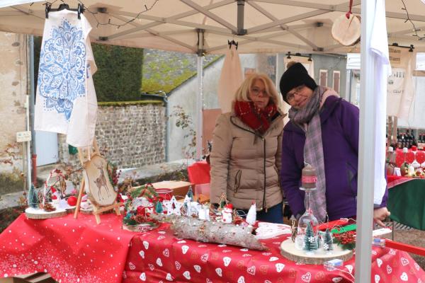 Photo  d’un  stand de décorations de Noël 